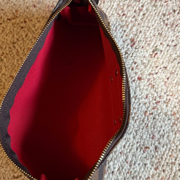 Not Authentic Louis Vuitton Damier Crossbody - Picture 2 of 6